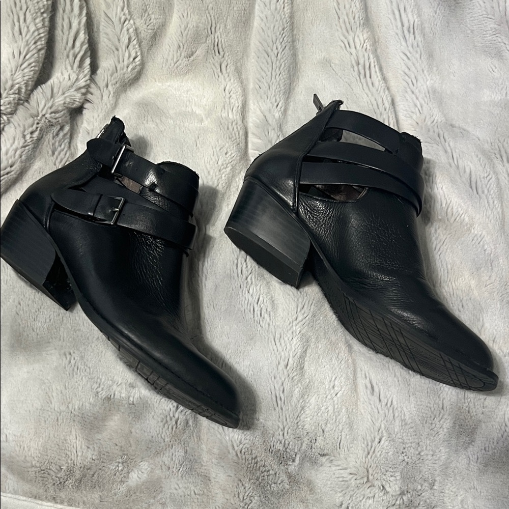 Kenneth Cole Reaction Black Women's Leather Upper Ankle Boots